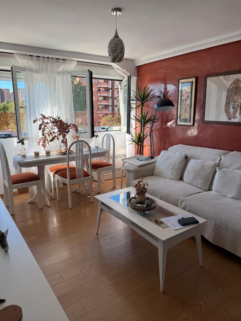 Living room of Flat for sale in  Madrid Capital  with Air Conditioner, Heating and Storage room