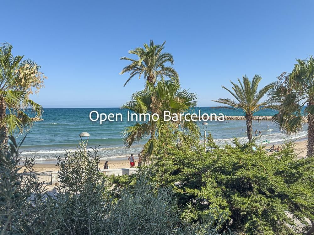 Exterior view of House or chalet for sale in Vilanova i la Geltrú  with Air Conditioner, Heating and Private garden
