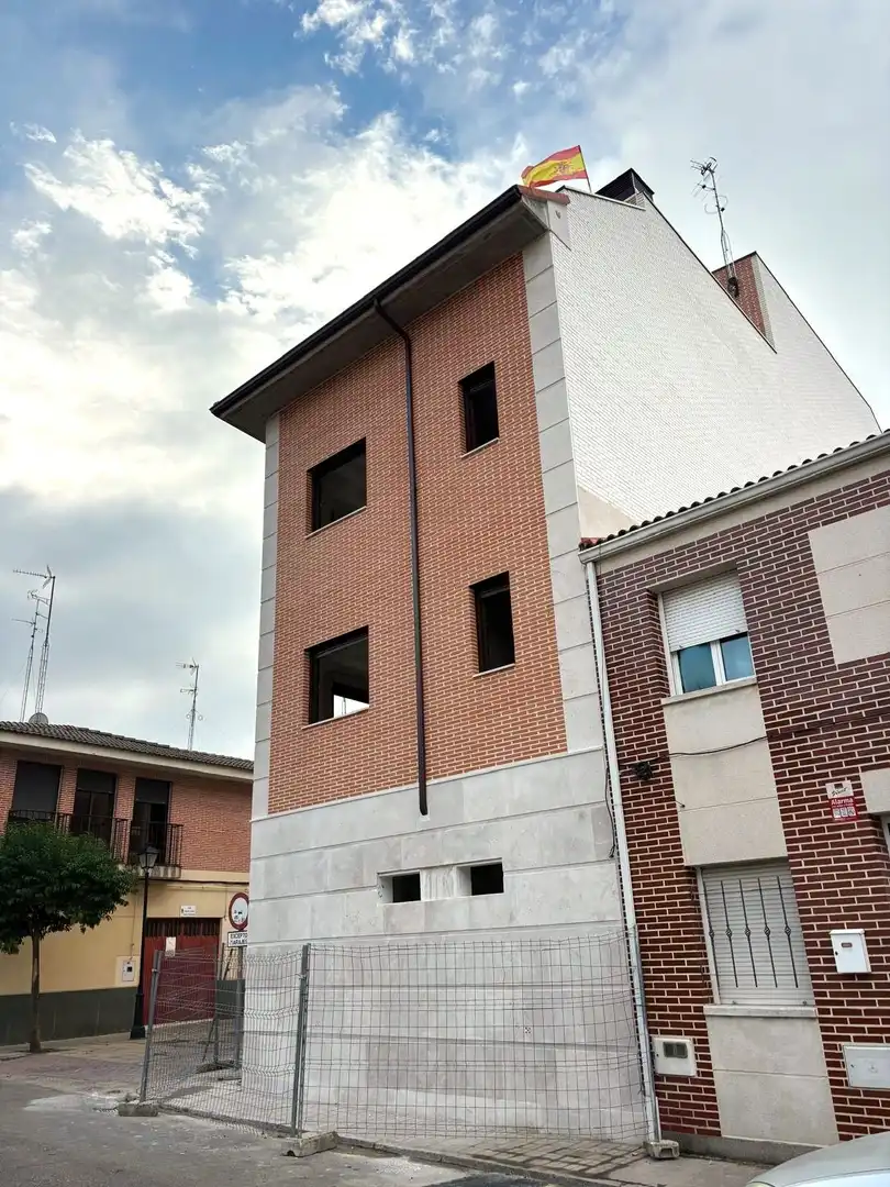Vista exterior de Estudi en venda en Laguna de Duero, Valladolid