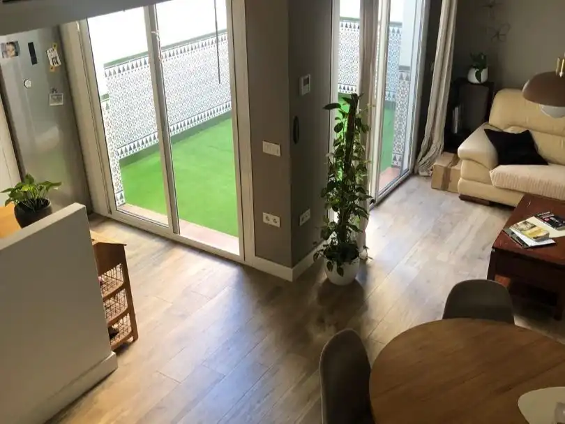 Sala de estar de Casa o chalet en venta en La Rinconada con Aire acondicionado, Jardín privado y Parquet