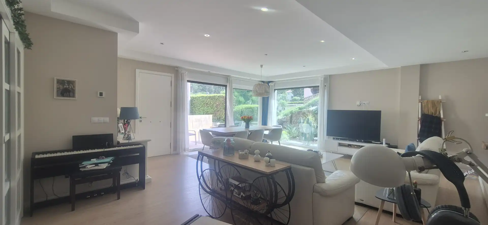 Sala de estar de Casa o chalet en venta en Vigo  con Aire acondicionado, Calefacción y Jardín privado