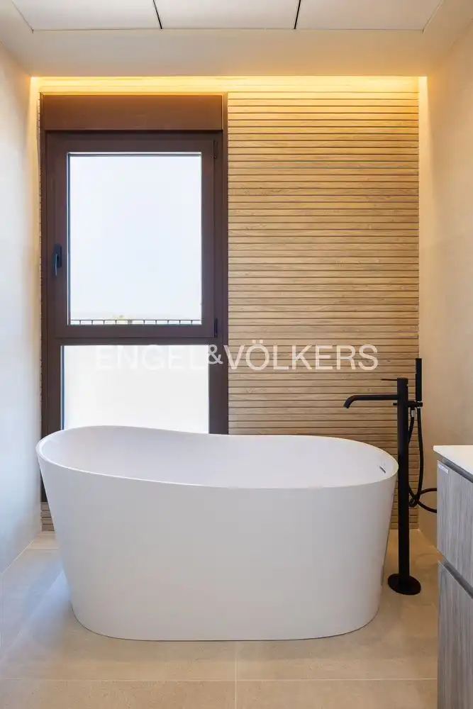 Bathroom of Houses for sale in L'Eliana  with Air Conditioner, Heating and Private garden