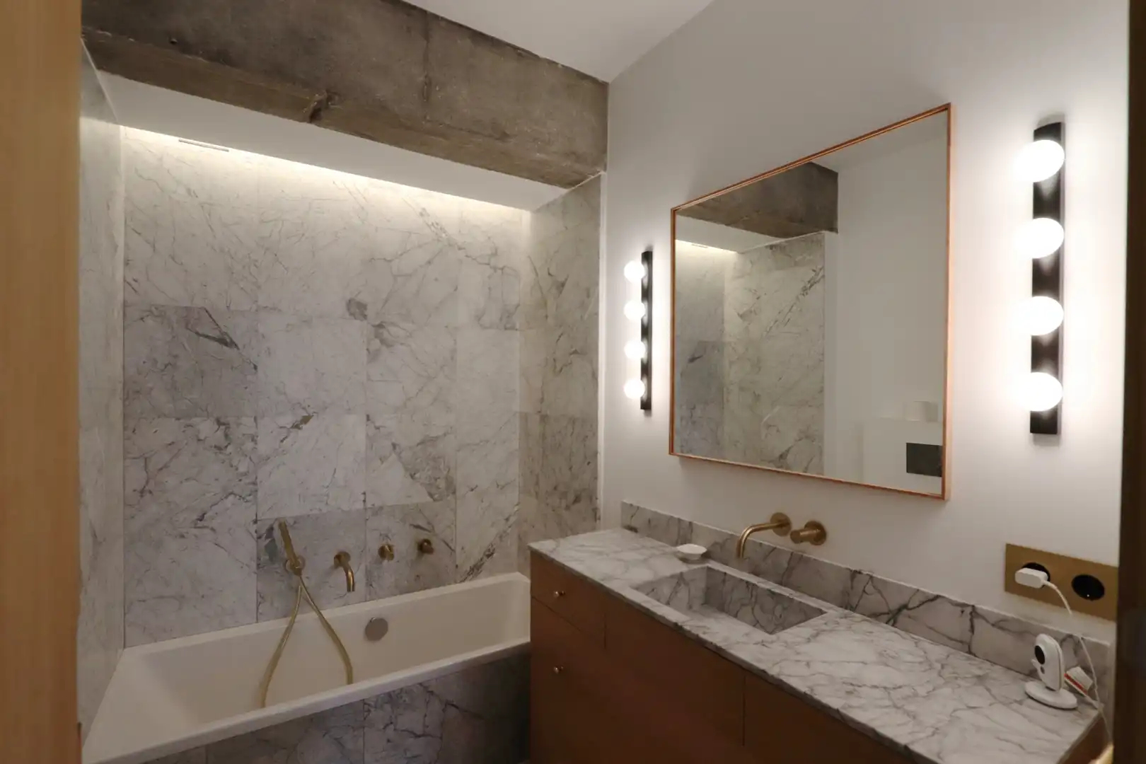 Bathroom of Attic for sale in Madrid  with Air Conditioner, Heating and Parquet flooring