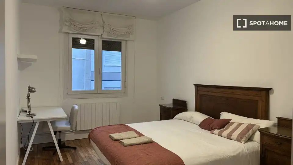 Schlafzimmer von Wohnung zur untervermieten in Bilbao  mit Klimaanlage, Terrasse und Möbliert