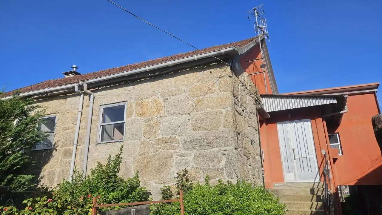 Vista exterior de Casa o xalet de lloguer en Ponteareas amb Calefacció i Moblat