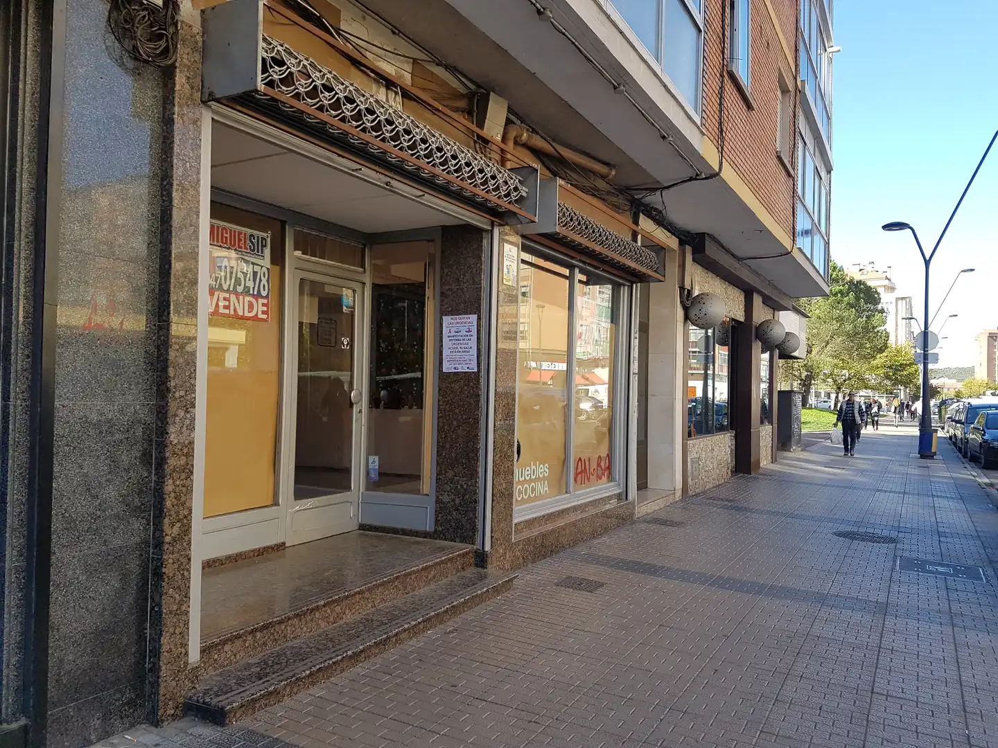 Local comercial en venta en Calle Santiago Apóstol 50