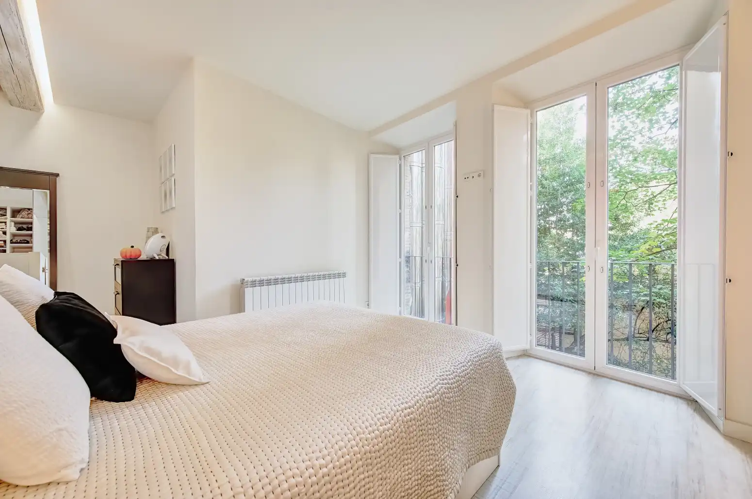 Habitación de Piso en venta en  Pamplona / Iruña con Calefacción, Parquet y Amueblado