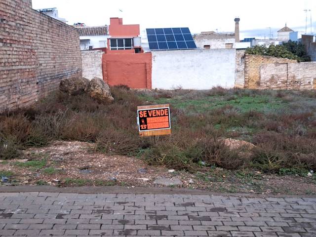 Terreno residencial en Venta en Calle Juan Negrín, 19 en La Puebla de Cazalla