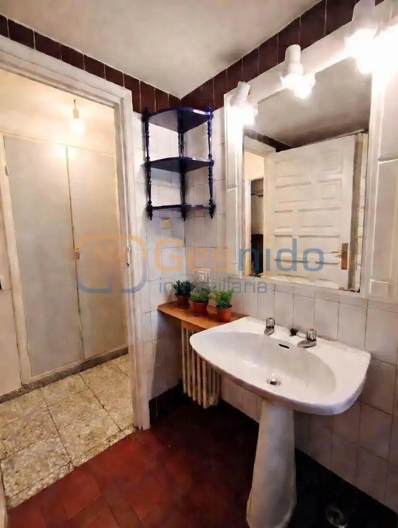 Badezimmer von Haus oder Chalet zum Verkauf in Torrecaballeros mit Heizung, Parkett und Abstellraum