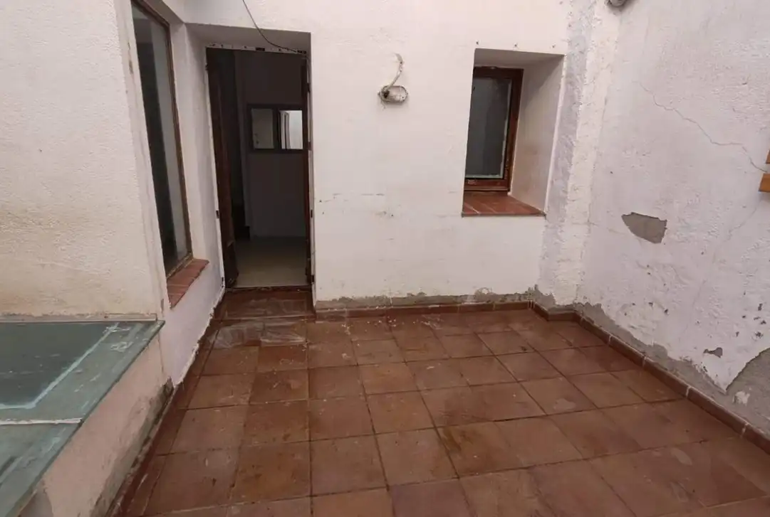 Casa adosada en venda en Cabanes (Girona) amb Balcó