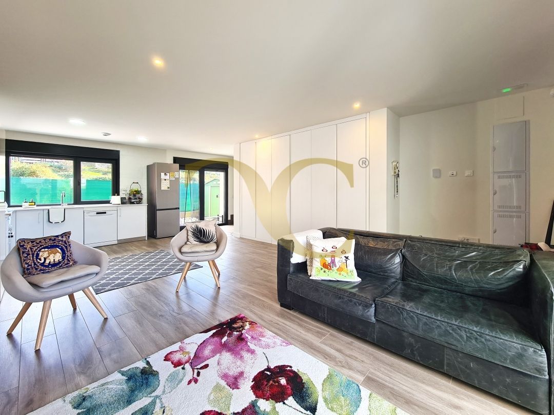 Sala d'estar de Casa adosada en venda en Noreña amb Aire condicionat, Calefacció i Jardí privat