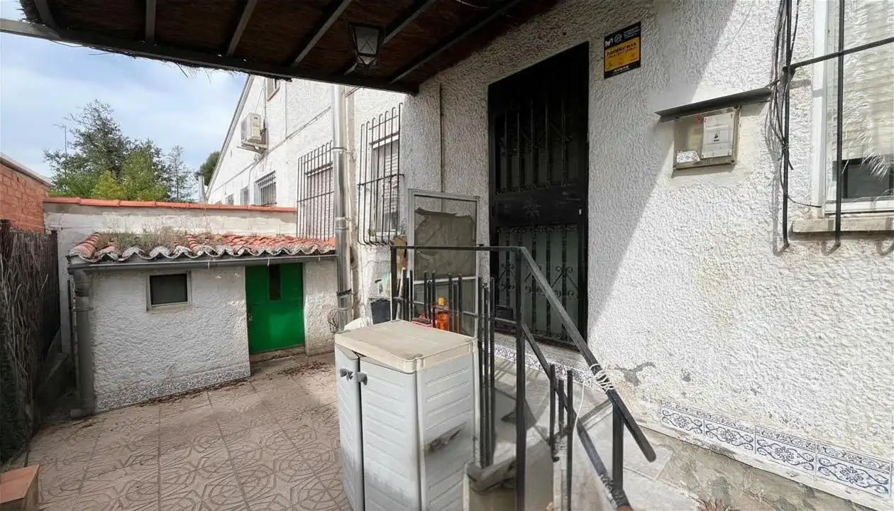 Vista exterior de Casa adosada en venta en Arganda del Rey con Calefacción, Jardín privado y Piscina comunitaria