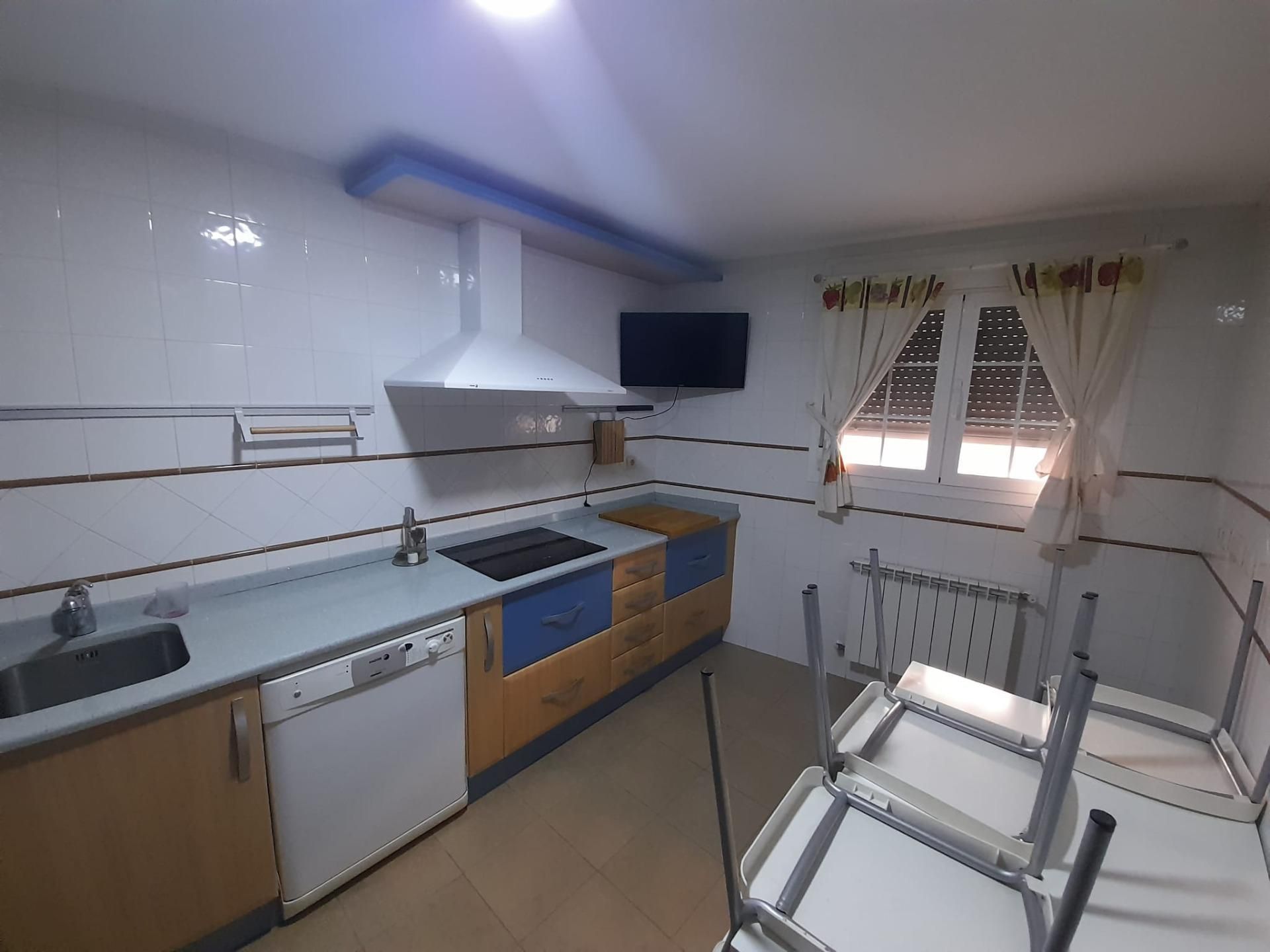 Kitchen of Single-family semi-detached for sale in Villamanta  with Air Conditioner, Heating and Terrace