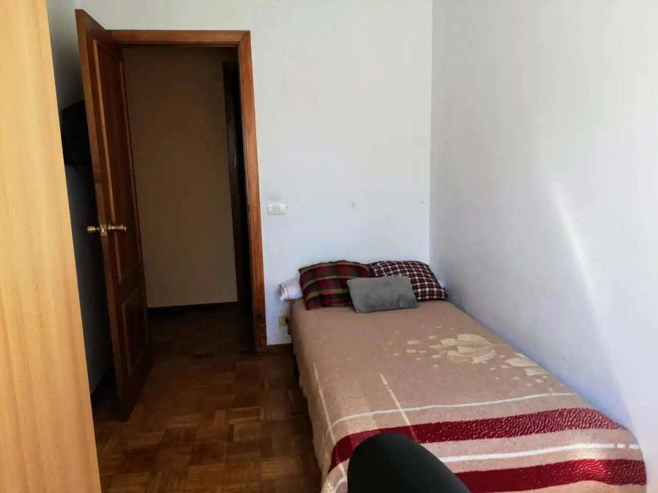 Bedroom of Flat for rent in Burgos  with Heating, Parquet flooring and Terrace