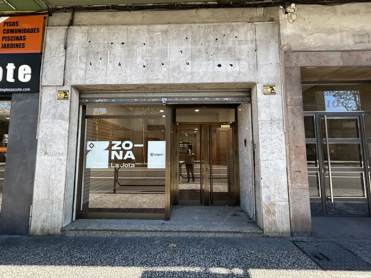 Vista exterior de Local de alquiler en  Zaragoza Capital