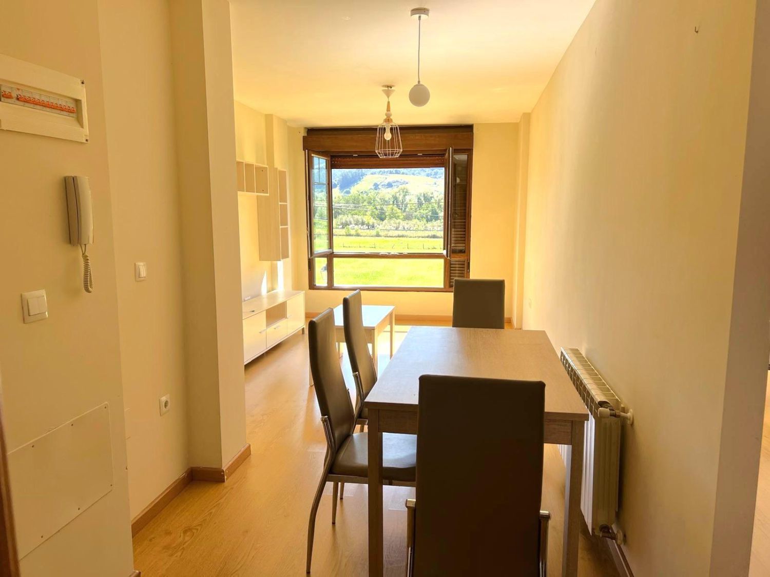 Menjador de Pis en venda en Castañeda amb Calefacció, Terrassa i Traster