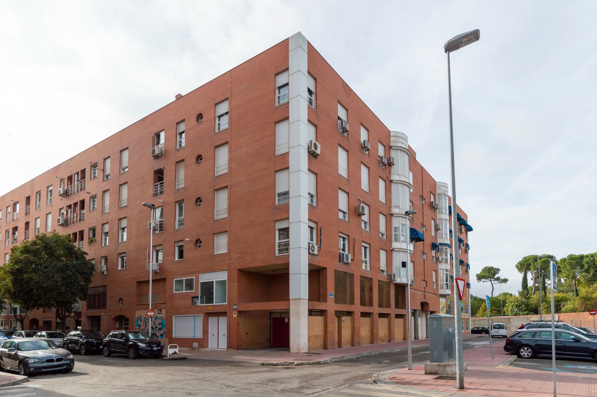 Vista exterior de Garatge en venda en Alcalá de Henares