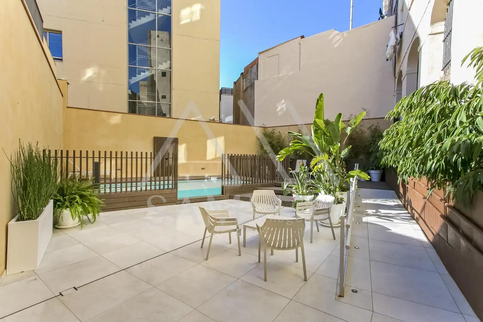 Terrassa de Pis en venda en Barcelona amb Calefacció, Balcó i Piscina comunitària