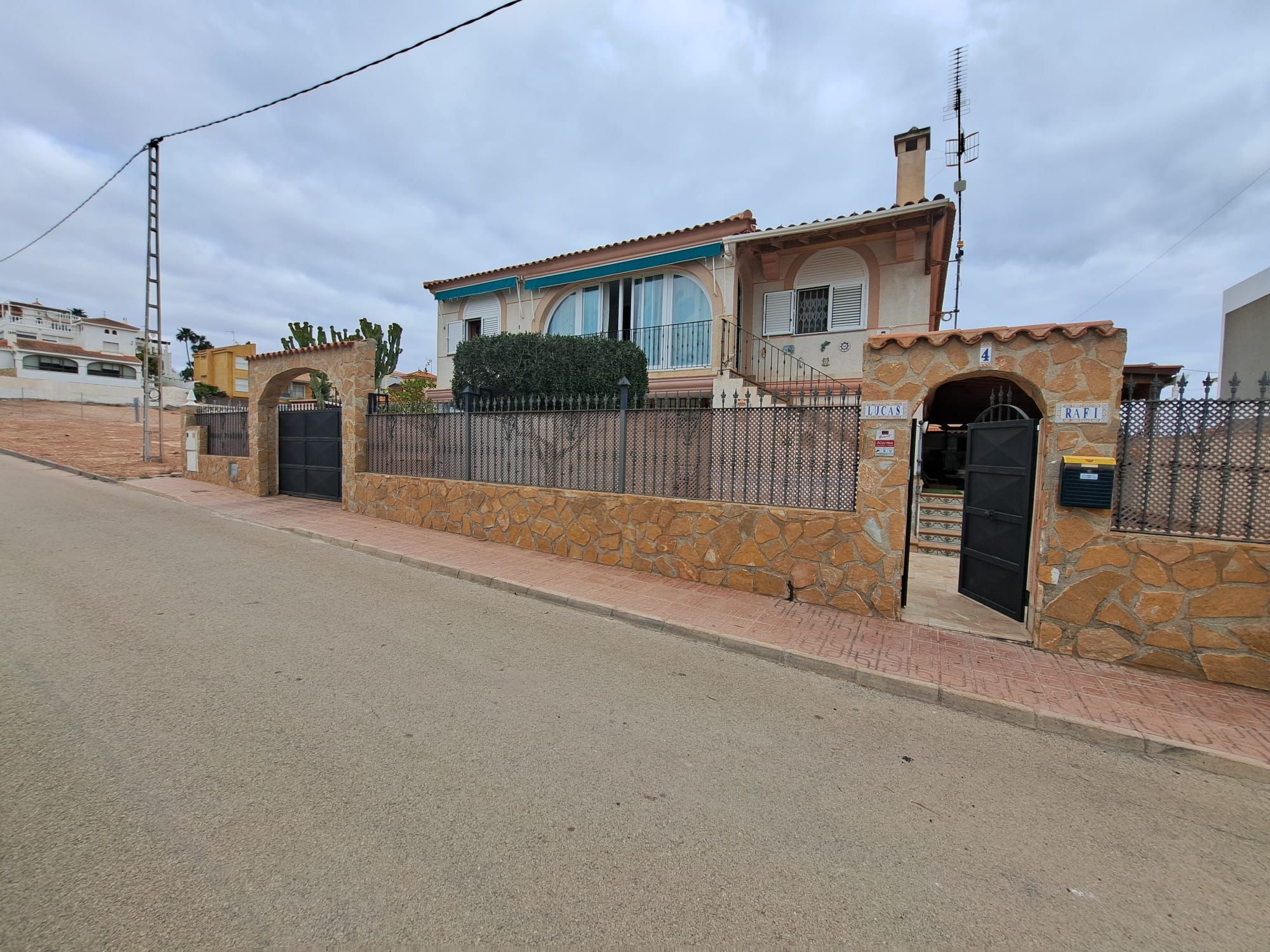 Exterior view of House or chalet for sale in Águilas  with Air Conditioner, Heating and Private garden