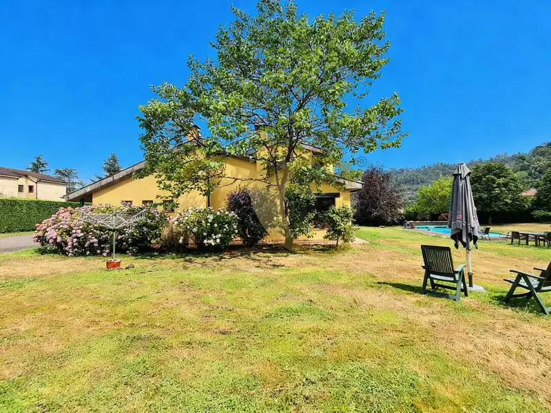 Jardí de Casa o xalet en venda en Oviedo  amb Calefacció, Jardí privat i Terrassa