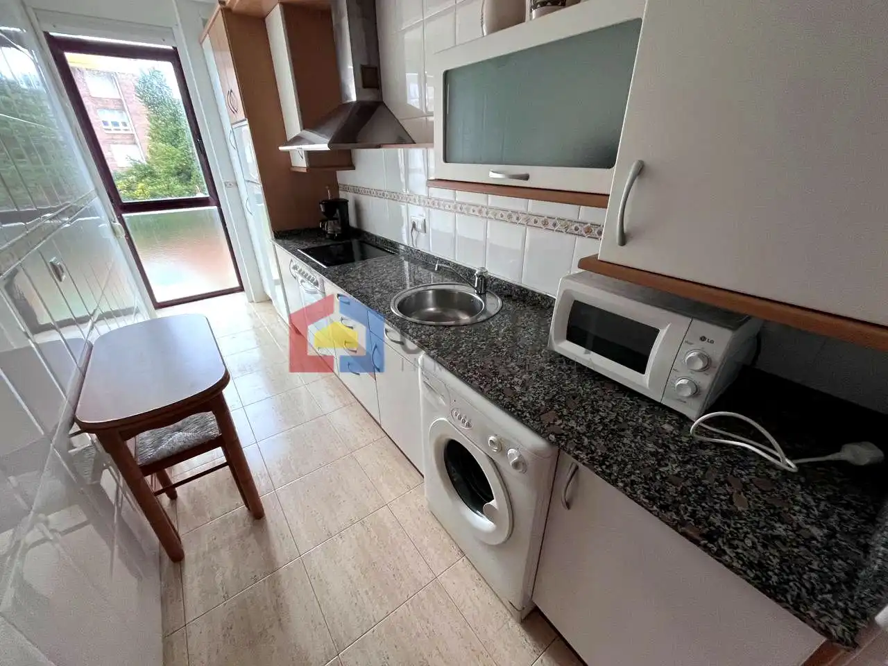 Küche von Wohnung zum Verkauf in Arnuero mit Abstellraum und Möbliert