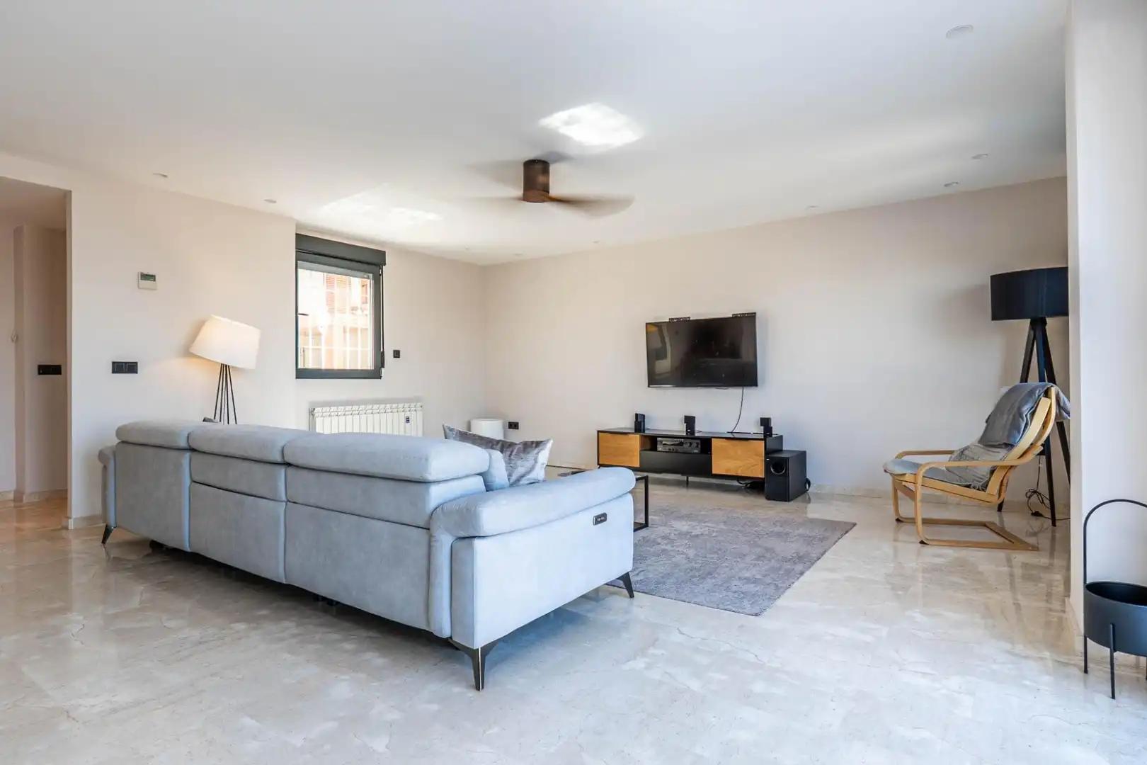 Sala d'estar de Casa adosada en venda en Cájar amb Calefacció i Terrassa