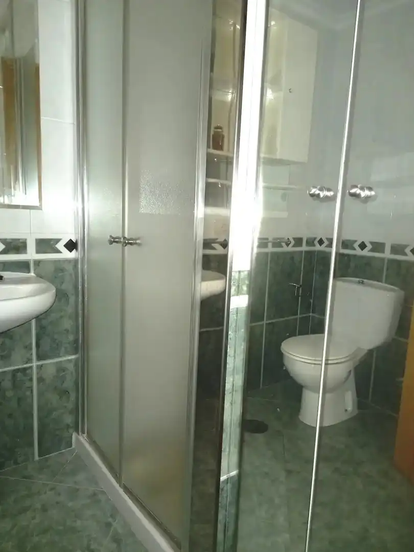 Badezimmer von Wohnungen zum Verkauf in Castrillón mit Heizung, Parkett und Terrasse