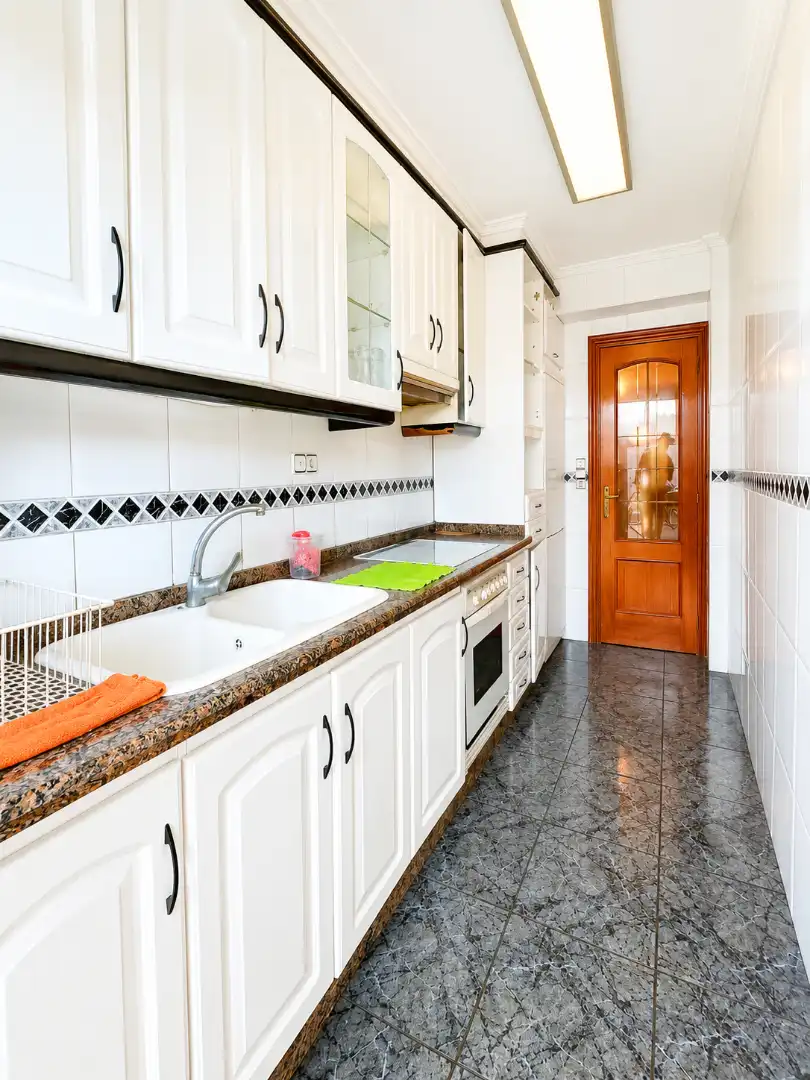 Kitchen of Flat for sale in Silla  with Terrace, Storage room and Internet