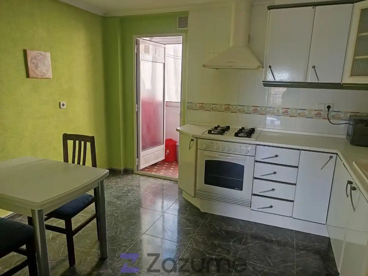 Küche von Wohnung zur Miete in Valencia mit Möbliert, Ofen und Waschmaschine
