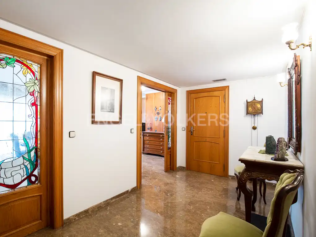 Flat for sale in Valencia  with Air Conditioner, Heating and Balcony