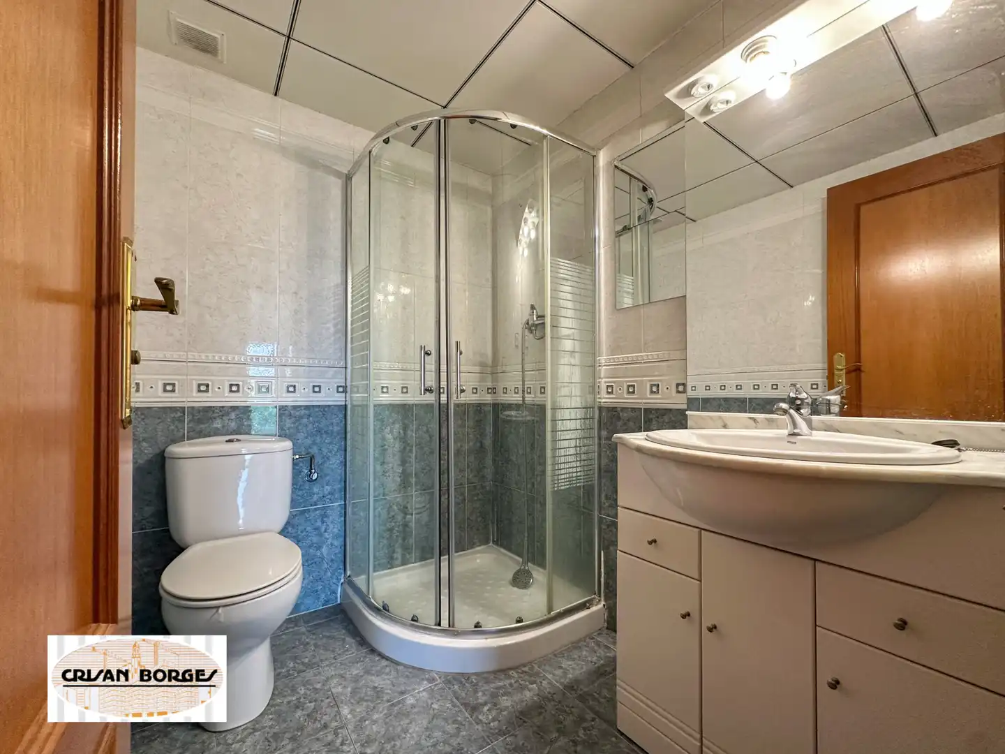 Bathroom of Flat for sale in Reus  with Air Conditioner, Private garden and Parquet flooring