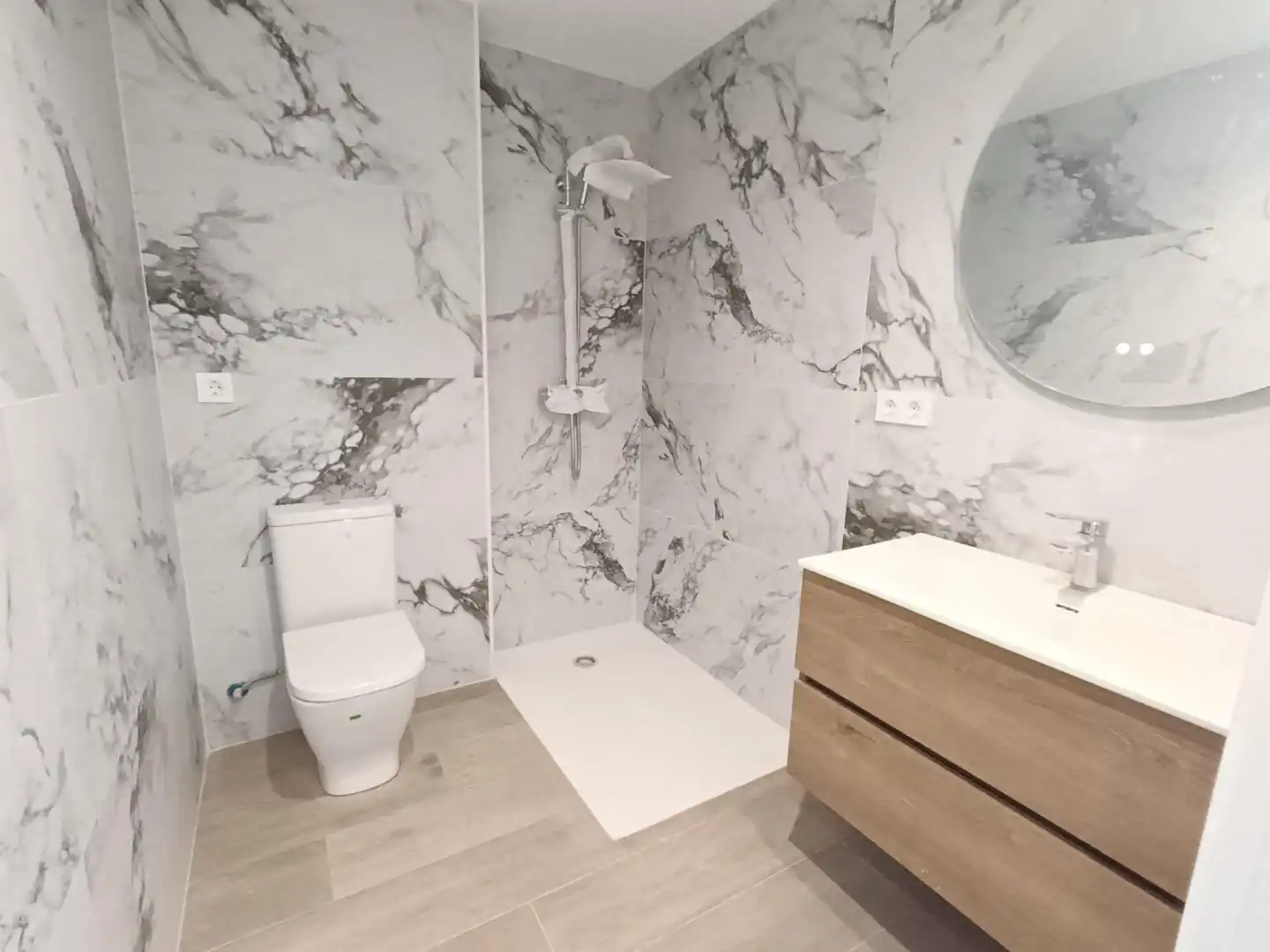 Bathroom of Flat for sale in Sabadell  with Air Conditioner, Terrace and Storage room