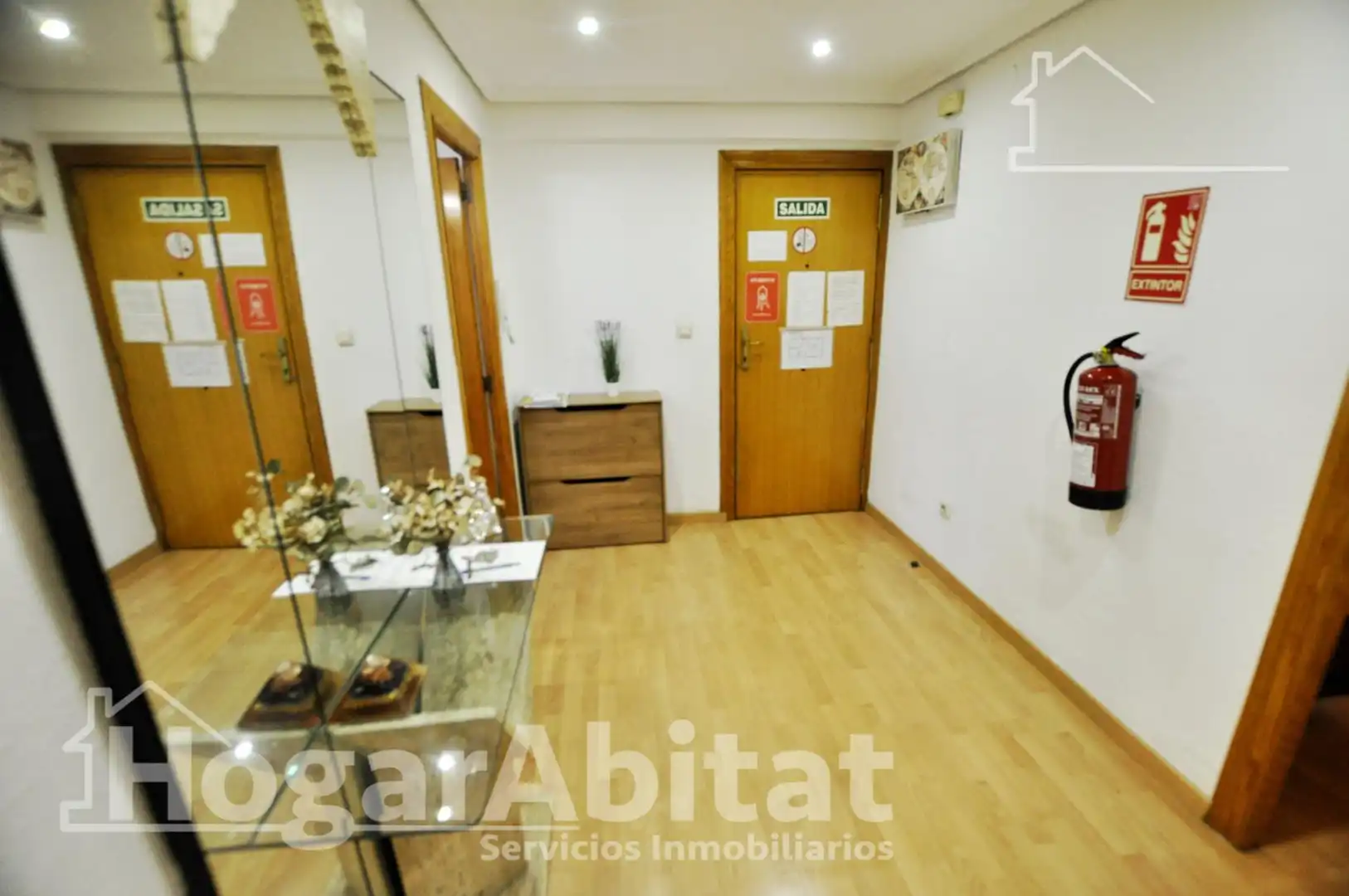 Wohnung zum Verkauf in Valencia mit Klimaanlage, Parkett und Terrasse