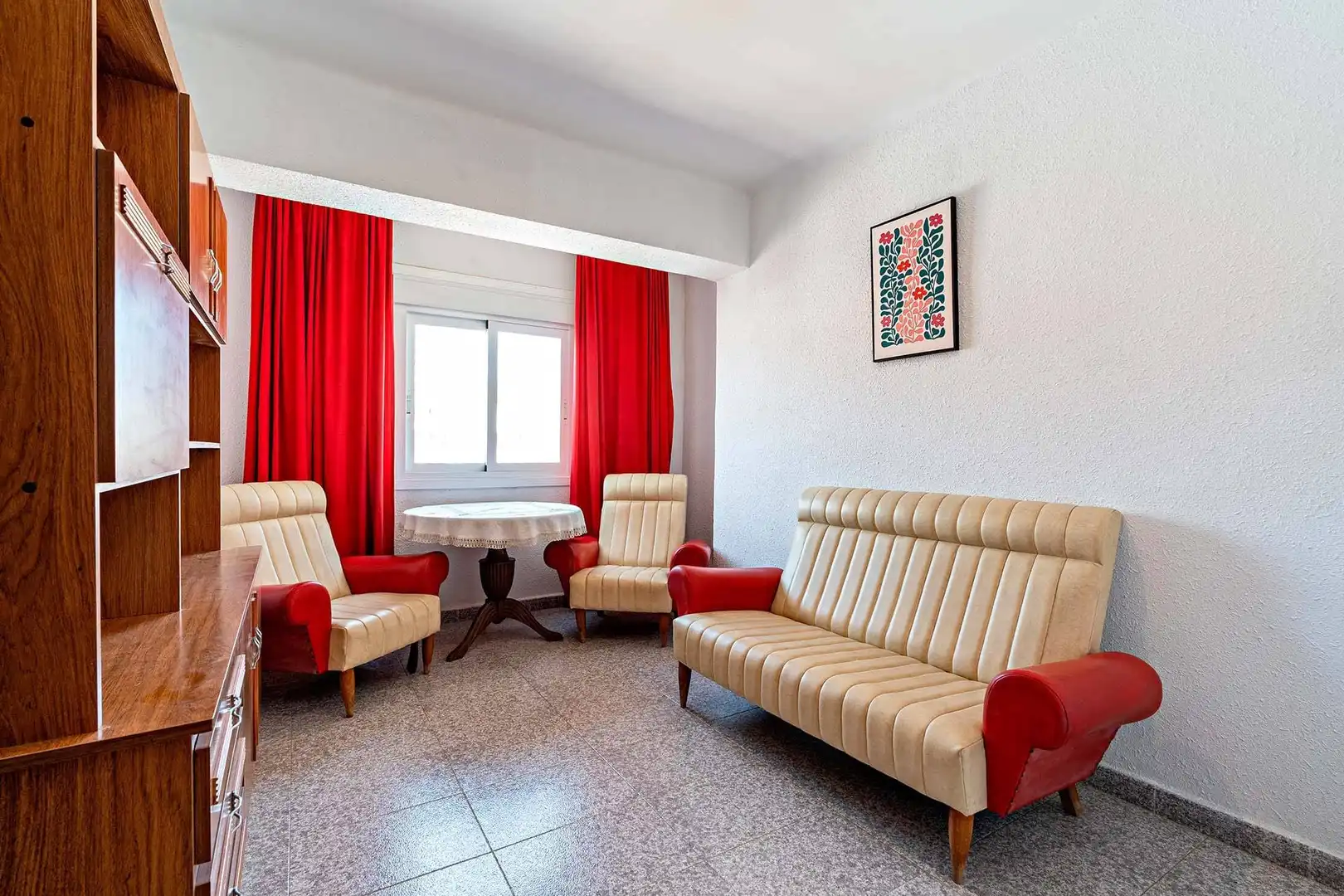 Sala d'estar de Pis en venda en Almería amb Terrassa, Moblat i Balcó