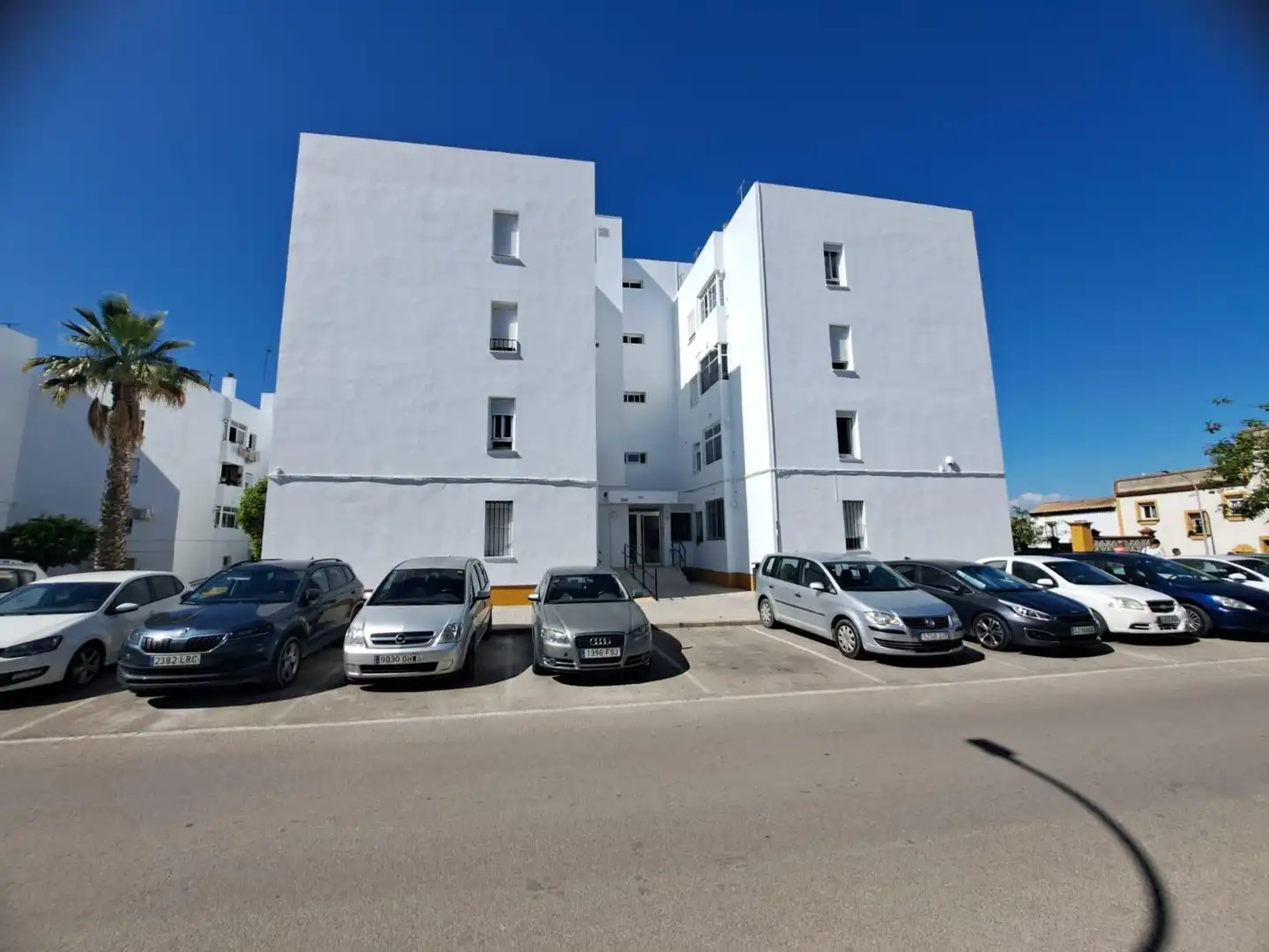 Exterior view of Flat for sale in Chiclana de la Frontera  with Air Conditioner and Storage room