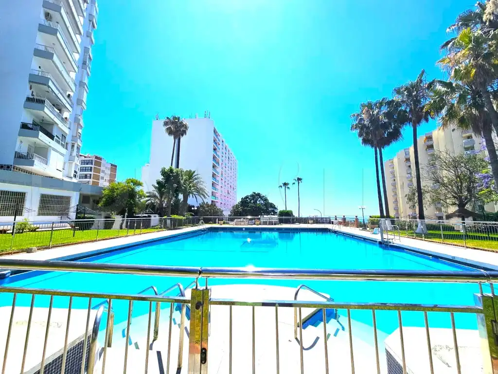 Schwimmbecken von Wohnungen zum Verkauf in Benalmádena mit Privatgarten, Möbliert und Gemeinschaftspool