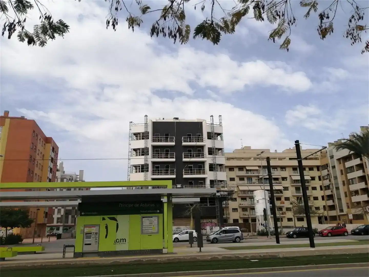 Außenansicht von Wohnung zur Miete in  Murcia Capital mit Klimaanlage und Balkon