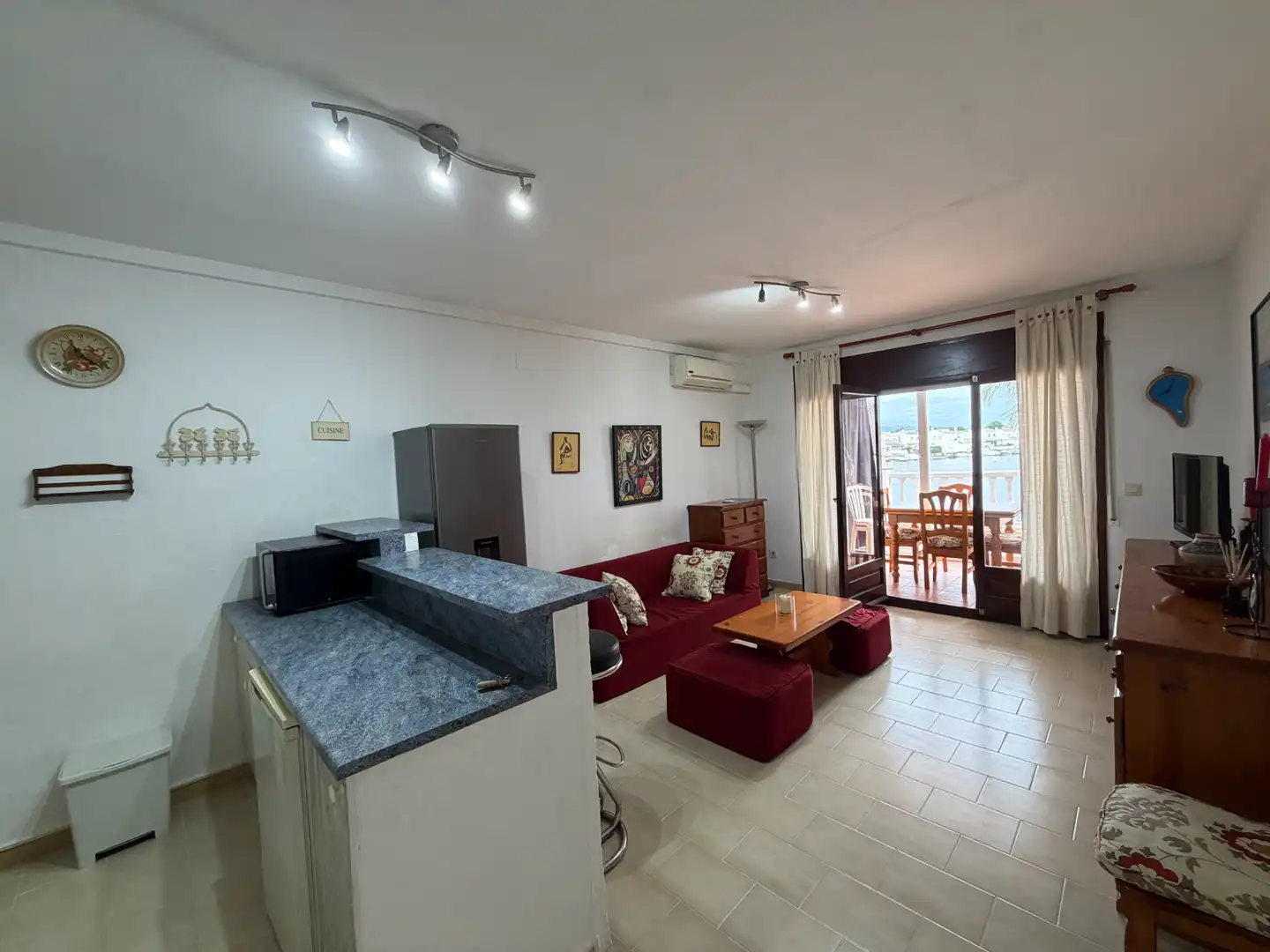 Sala de estar de Piso de alquiler en Empuriabrava con Aire acondicionado y Terraza
