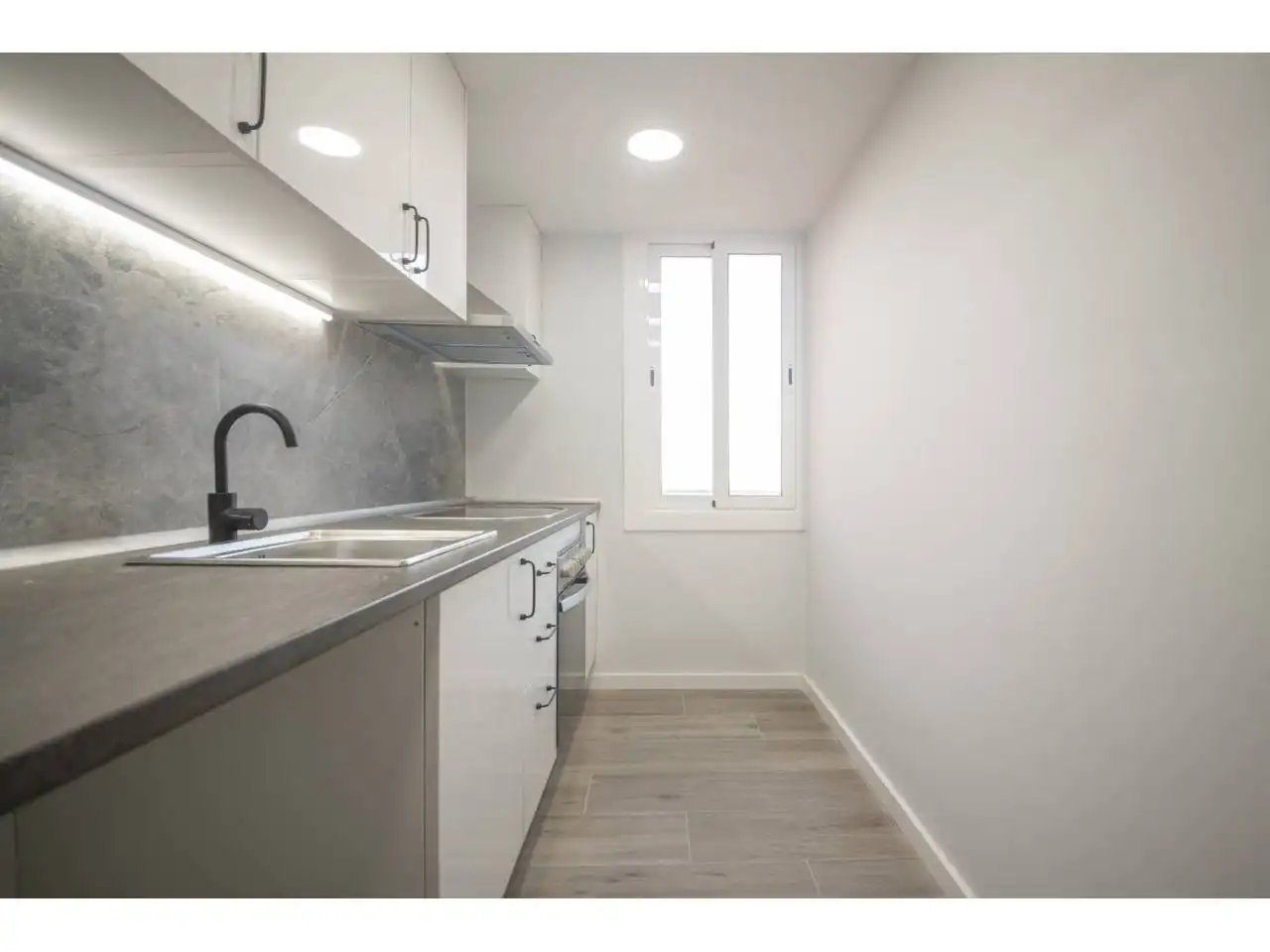 Küche von Wohnung zum Verkauf in Ripoll mit Klimaanlage, Heizung und Parkett