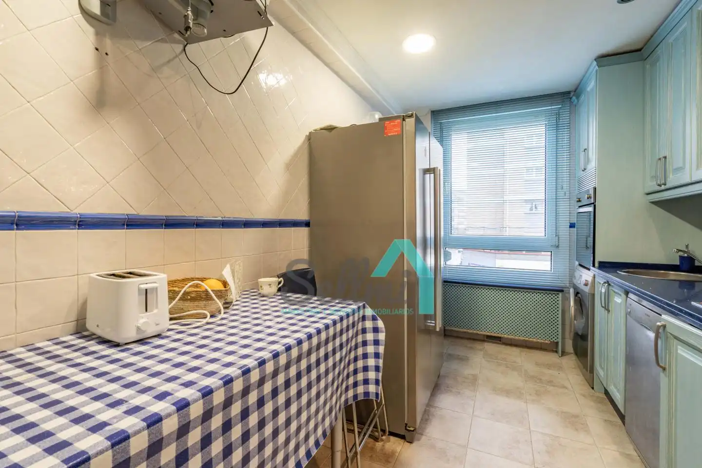 Kitchen of Flat for share in Oviedo   with Heating, Parquet flooring and Furnished