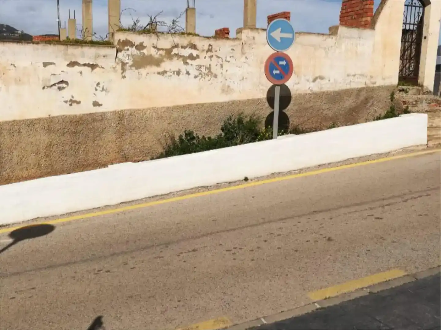 Außenansicht von Fabrikhallen zur Miete in Torrox