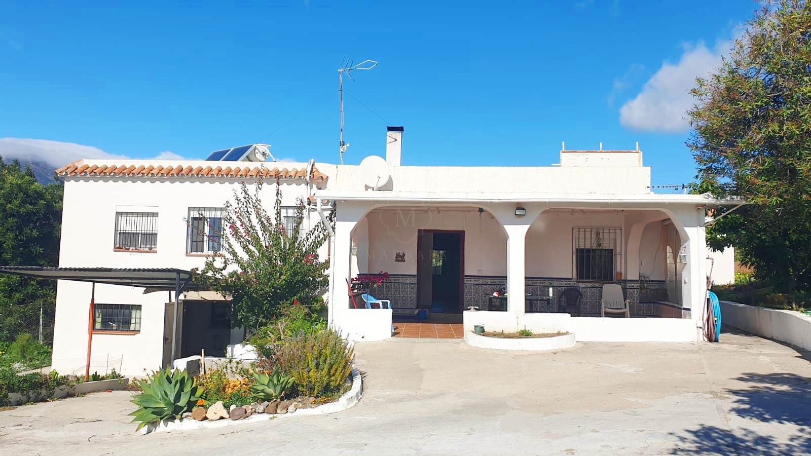 Exterior view of House or chalet for sale in Estepona  with Air Conditioner, Private garden and Terrace