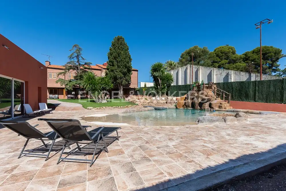 Piscina de Casa o xalet en venda en Paterna amb Aire condicionat, Calefacció i Jardí privat