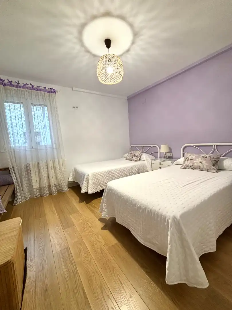 Schlafzimmer von Wohnung zum Verkauf in Plasencia mit Klimaanlage, Heizung und Parkett
