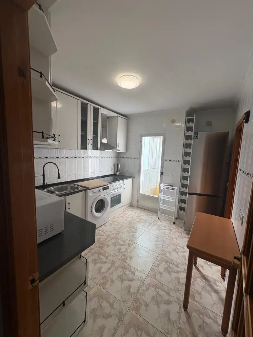 Cocina de Piso para compartir en Plasencia con Aire acondicionado, Amueblado y Balcón