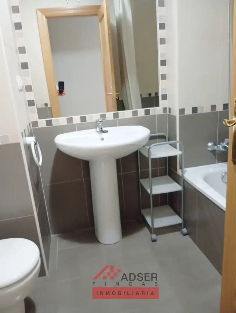 Baño de Piso en venta en Lardero con Calefacción, Parquet y Trastero