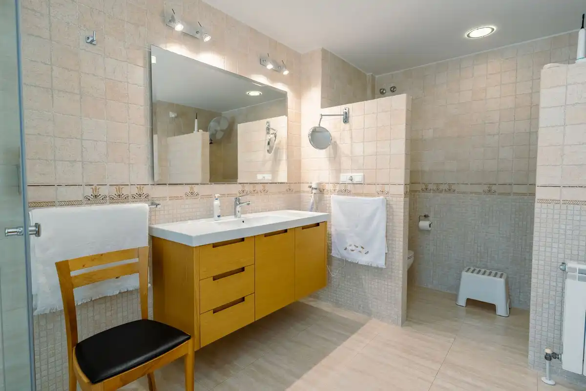 Bany de Casa o xalet en venda en Marbella amb Aire condicionat, Terrassa i Traster