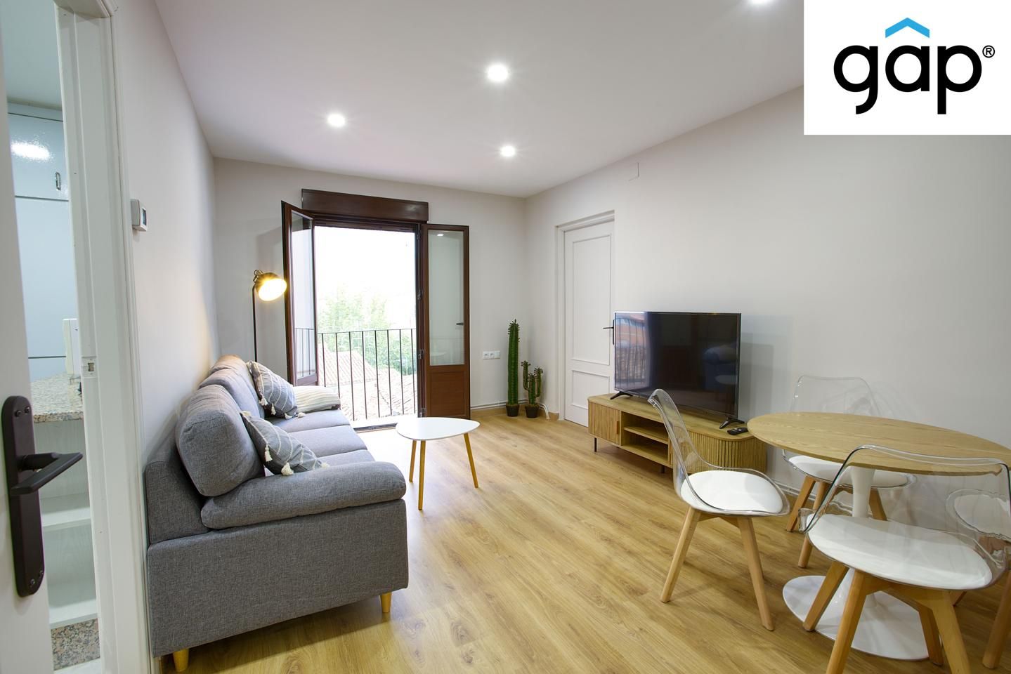 Living room of Flat to rent in Cuenca Capital  with Heating, Terrace and Furnished