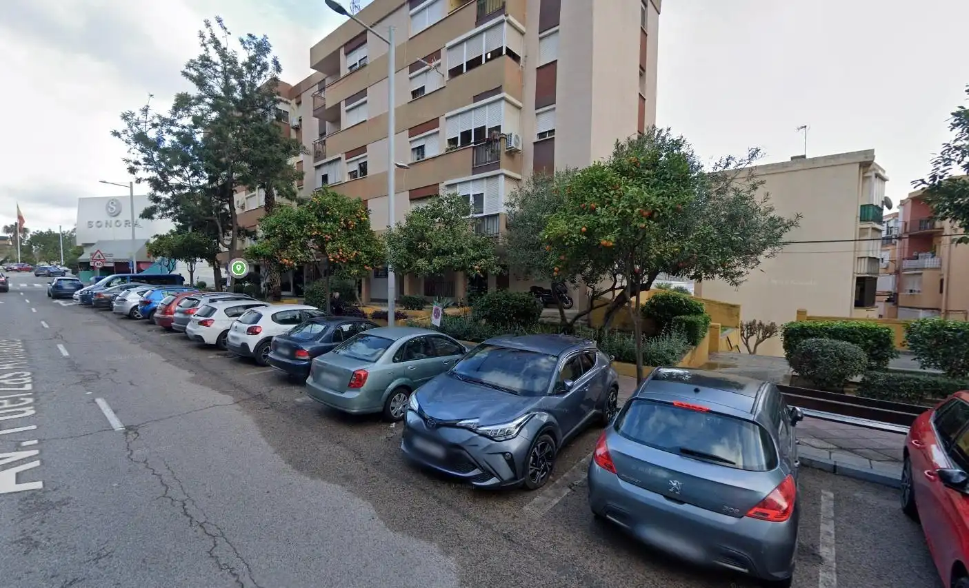 Aparcament de Pis en venda en Algeciras amb Terrassa