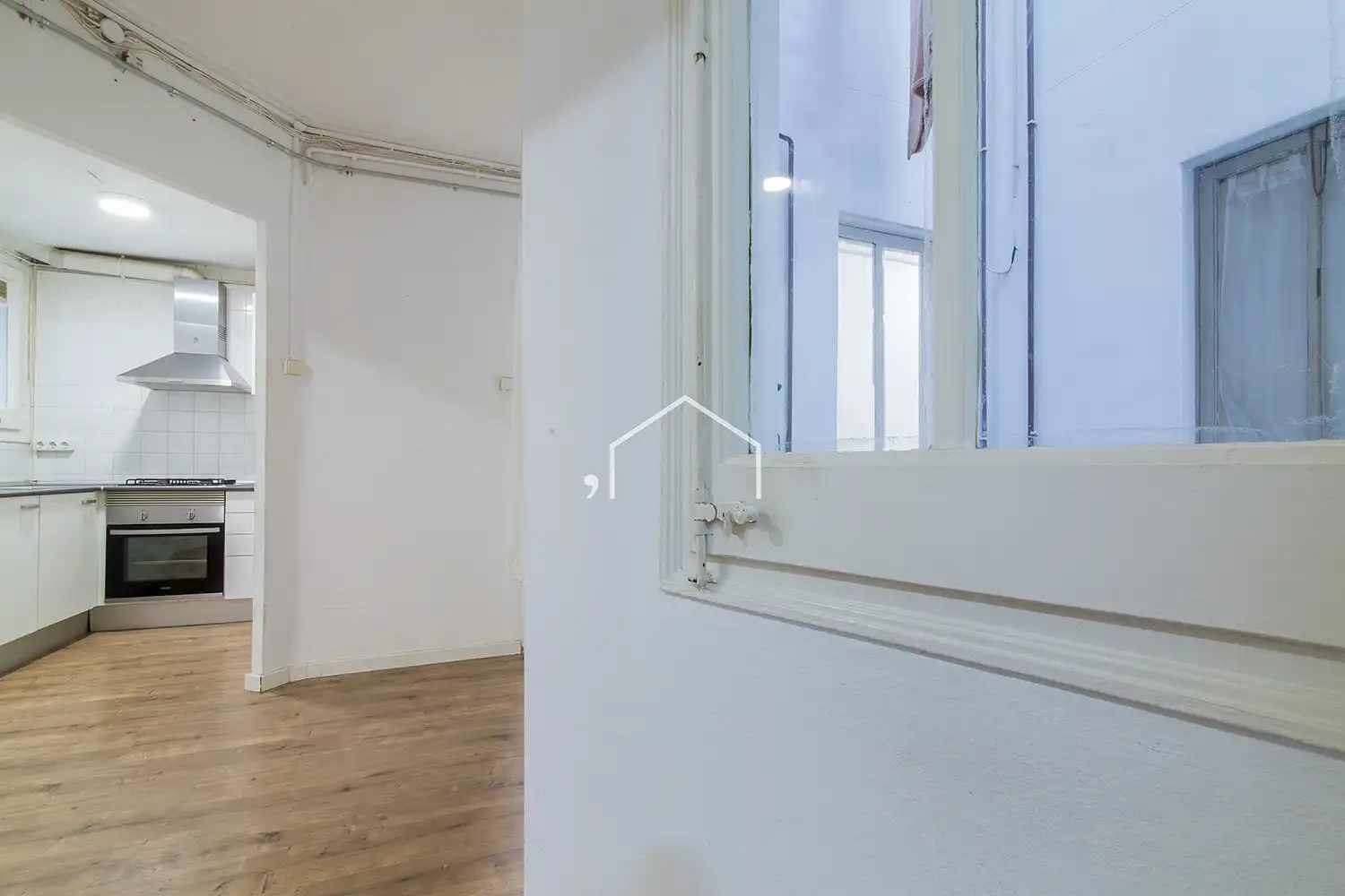 Wohnung zum Verkauf in Barcelona mit Heizung, Parkett und Ofen